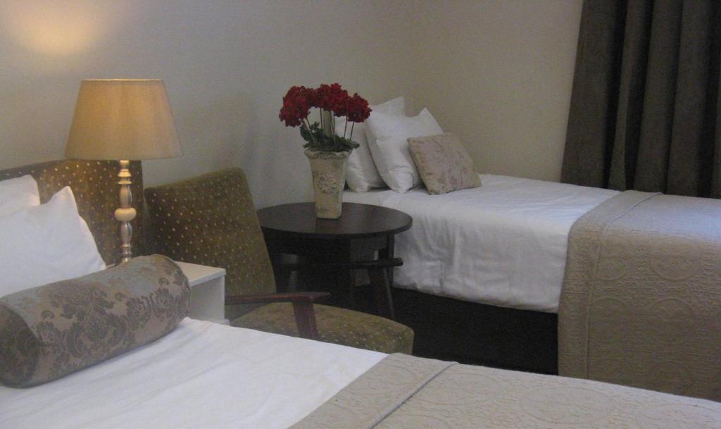 Royal Hotel Книсна Екстер'єр фото
